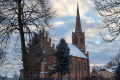 Parafia Wielbark Kościół tył zimą